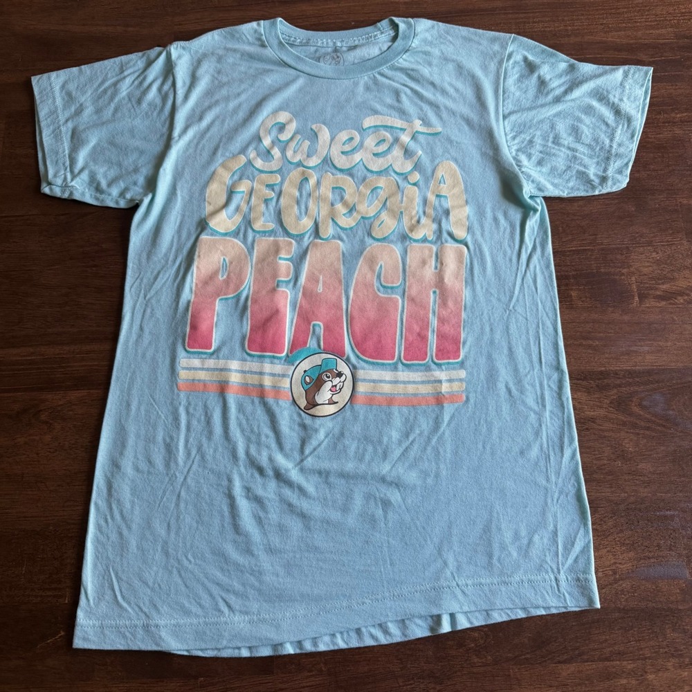 Buc-ee's Sweet Georgia Peach Graphic T-Shirt Light Blue Small Retro Beaver Logo